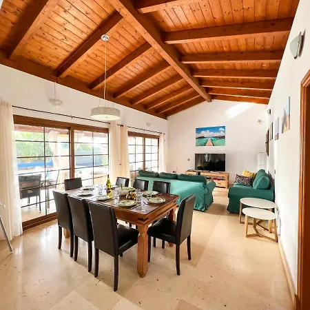 ヴィラ Velas コラレホ